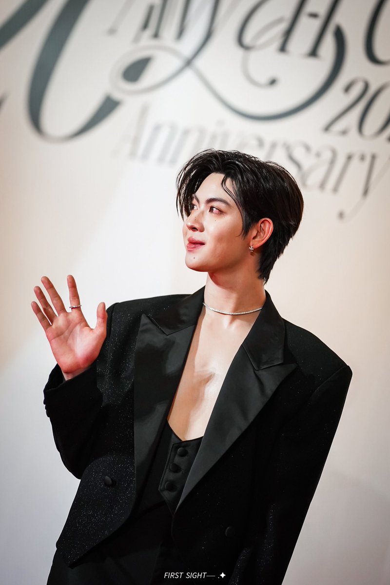 𝘍𝘐𝘙𝘚𝘛 𝘚𝘐𝘎𝘏𝘛── .✦ tweet media