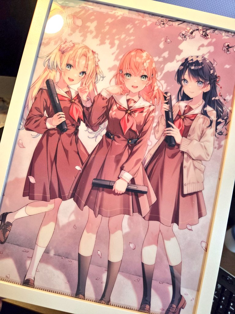 ラブライブデイズの特典クリアファイルをフレームに入れた三連華🥹