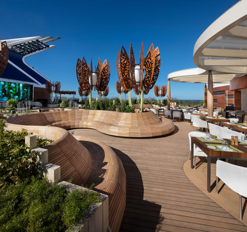 wsiggins's tweet photo. 🍔 Welcome to the Rooftop Grill aboard the Celebrity Edge and Celebrity Apex! Nestled in the Rooftop Garden, this specialty dining venue invites you to indulge in grilled delights while enjoying breathtaking views. 
Contact me today to book your remarkable cruise journey! 📞 https://t.co/wnLnZuccC5