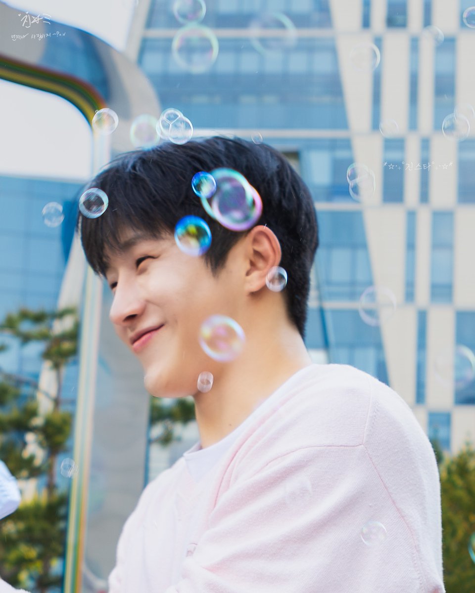 _Jinstar's tweet photo. 26.05.14 
🫧𑣲⋆🫧

#진진 #JINJIN #찐디
@JINJIN_offcl https://t.co/Ss48RITnjm
