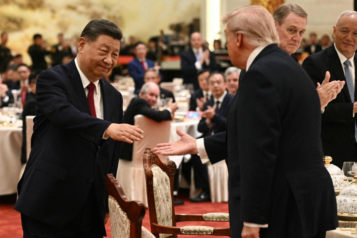 SCMPNews's tweet photo. Over a meal of Beijing roast duck and pan-fried pork buns, Chinese President Xi Jinping and US President Donald Trump toasted to what appeared to be a promising first day of their meetings. Read more: https://t.co/AJytwKIGGg
📷: AFP, Reuters, AP
#xitrumpsummit #xitrumpmeeting https://t.co/KHdMTAzYL4