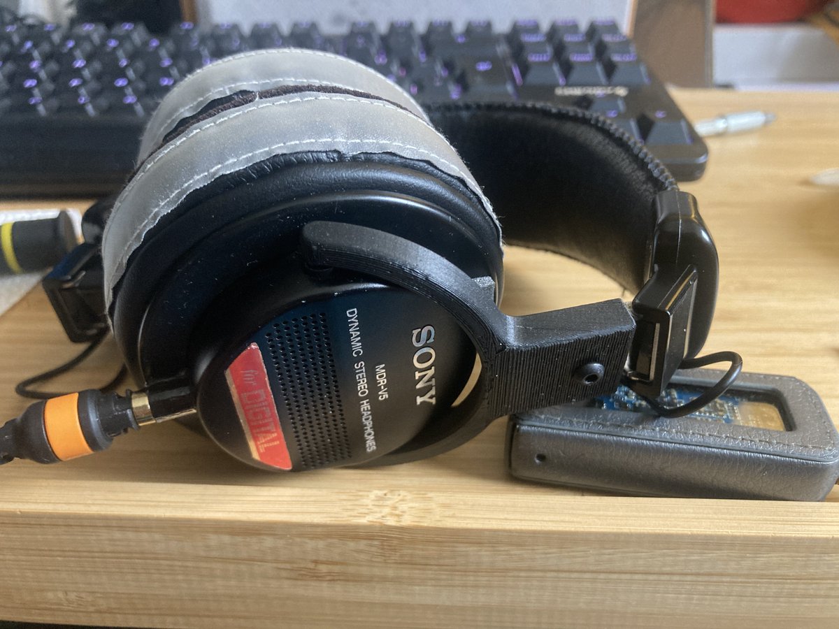 naebowski's tweet photo. @akiraa_tanaka I use a variety of on ears, but mainly my MDR V5 that I fixed up https://t.co/gEqsdwQIt3