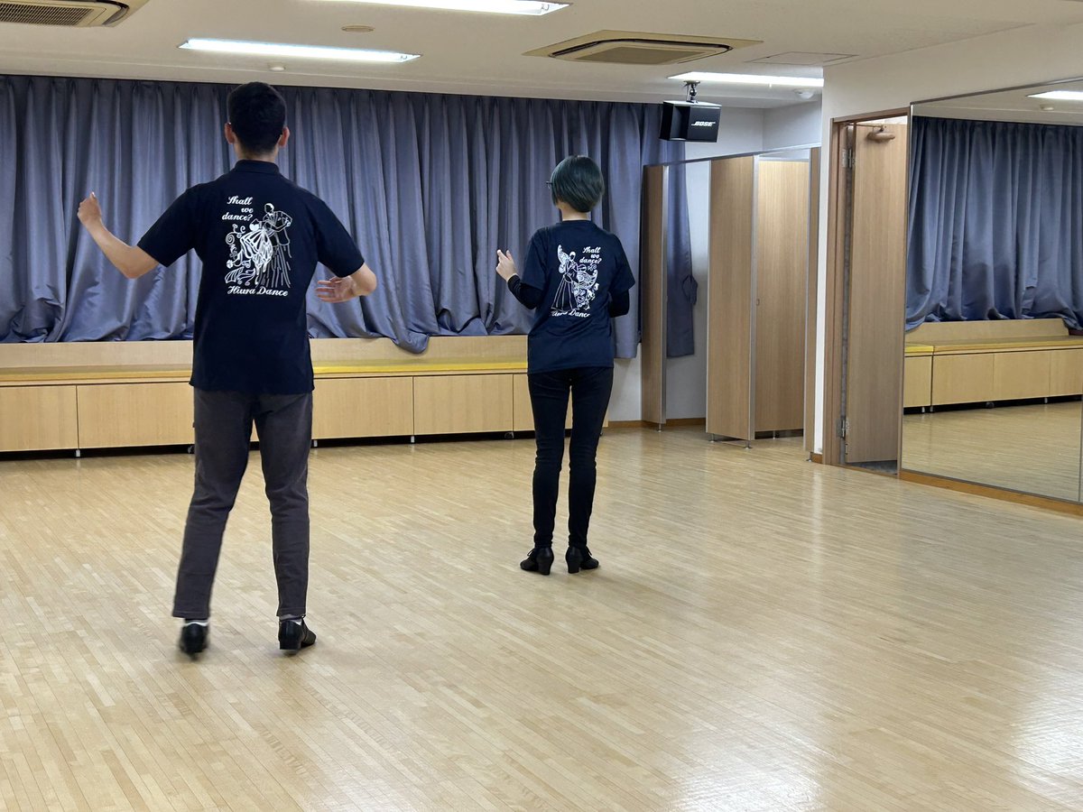 ORainbows's tweet photo. 結構おそろいになるスクールTシャツ🩵

今日は従姉弟でお揃い？
1人はポロシャツ

木曜日20時から
ダブルス練習中
参加者募集中

#社交ダンス #競技ダンス https://t.co/JaTJBJHGH5