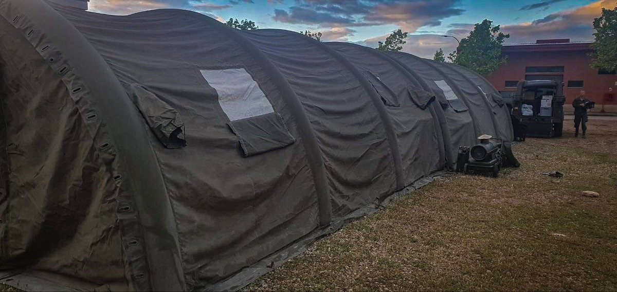 FUTER_ET's tweet photo. La #BrigadaParacaidista ha puesto en práctica, durante el ejercicio CPX I-26, el nuevo concepto del @EjercitoTierra de Mando y Control, con objeto de mejorar los Puestos de Mando y el planeamiento de las unidades subordinadas.
#Paracaidista
#BRIPAC 
#SomostuEjército https://t.co/RopJ0CIGQU
