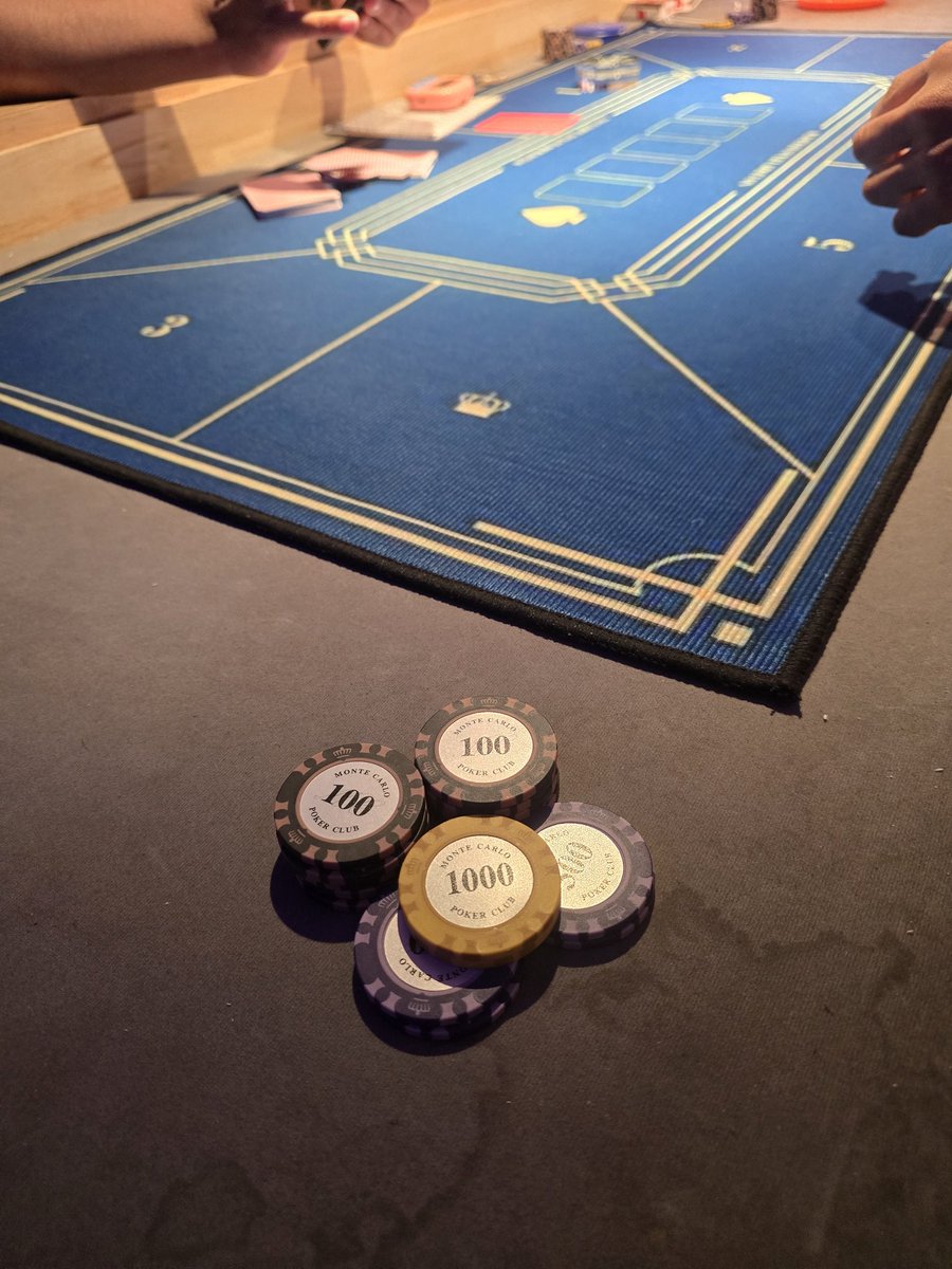 MondChaya's tweet photo. เมื่อคืนตอนแข่งPoker ถึงแม้ว่าจะแข่งแพ้ ไพ่ไม่เข้ามือสักตาจนถึง River เลย แต่ชอบมิตรภาพตอนที่ถึงเราแพ้ คนรอบข้างก็ชนหมัดเป็นกำลังใจให้ รู้สึกอบอุ่นจริงๆครับ 🙂
#PLC #Playlifeclubhouse https://t.co/DkFq3Rg4so