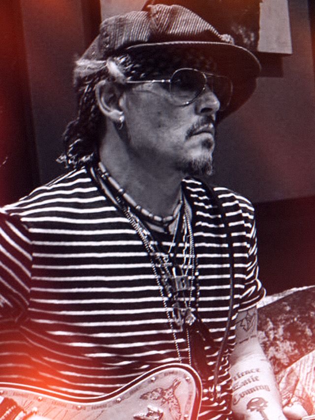 Johnny Depp tweet media