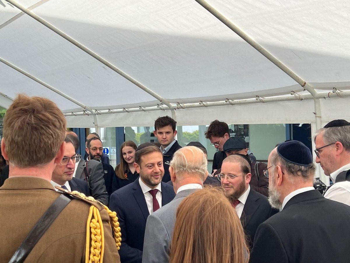 shomrimlondon's tweet photo. Shomrim was honoured to meet with His Majesty The King today.

The King acknowledged the vital work carried out by Shomrim in protecting and supporting the community, and expressed concern over the recent rise in antisemitism. https://t.co/iYSEXxoyOv