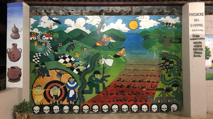 HistoriasAl_SV's tweet photo. 14/05/1980. Masacre del Sumpul en el caserío Las Aradas del cantón Yurique en las riberas del río Sumpul, Chalatenango. Realizado por los ejércitos salvadoreño y hondureño, quienes montaron un cerco para asesinar y ahogar a más de 600 personas. https://t.co/KFGIllmj2J