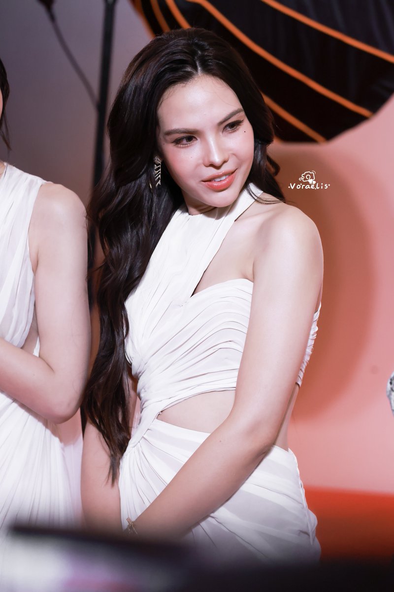 Voraelis's tweet photo. 𝟐𝟔𝟎𝟓𝟏𝟒

LMSY X KAZZ 2026

#KAZZAWARDS2026xLookmheeSonya 
#LMSY #ลูกหมีซอนญ่า 
#SonyaSaranphat 
#ซอนญ่าศรัณย์ภัทร์ https://t.co/PNYVdkxkMJ
