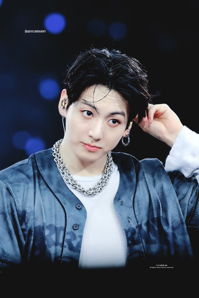 ItemsevenJK tweet media