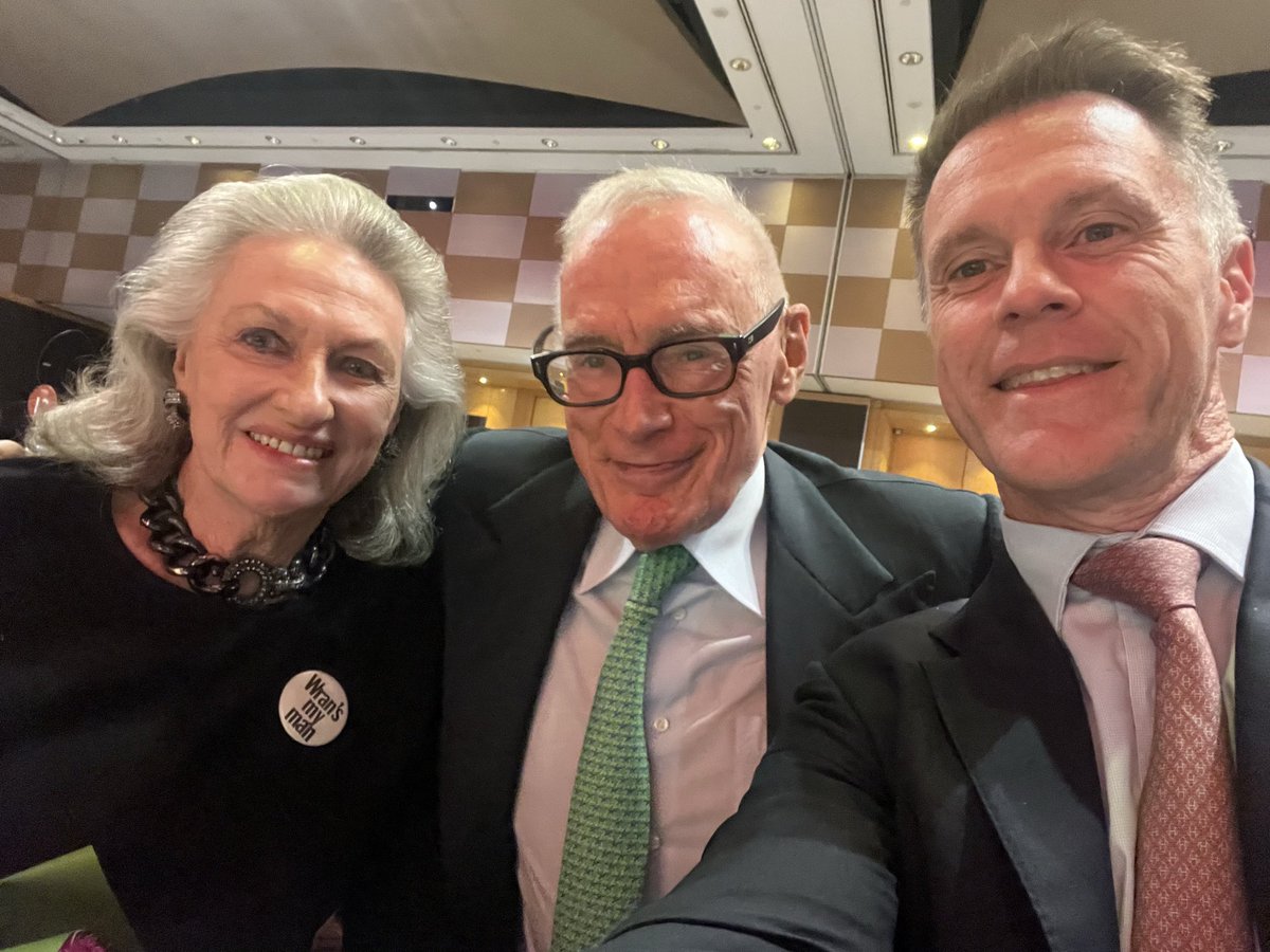 Bob Carr tweet media