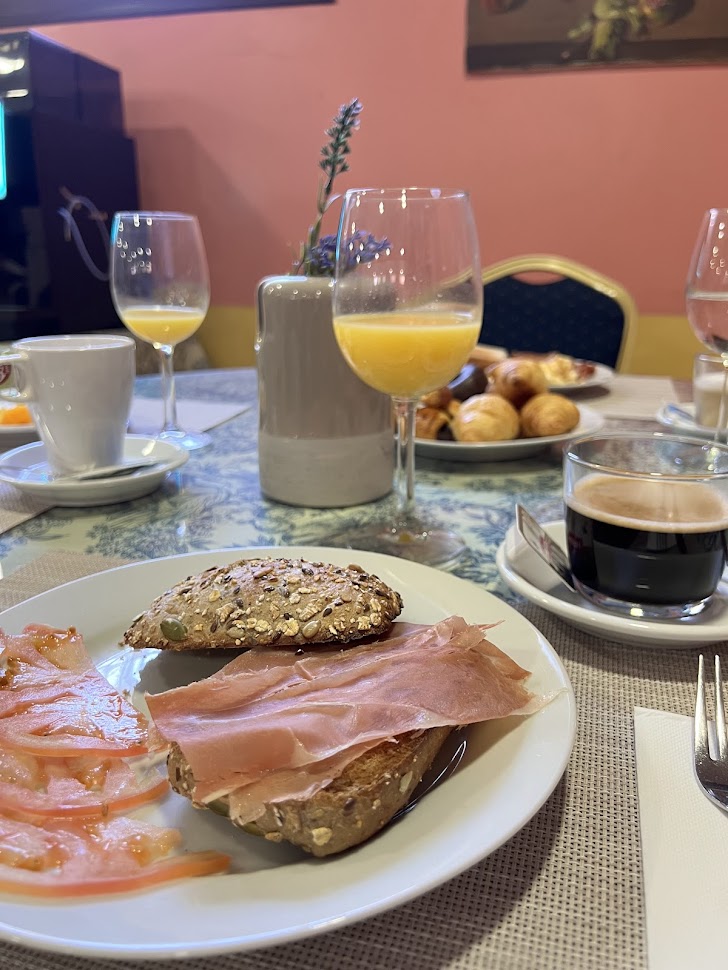 HotelPinomar's tweet photo. Café recién hecho, desayuno tranquilo y vacaciones sin prisas ☕✨
Así empiezan las mañanas en Hotel Pinomar 💛 https://t.co/ivcZur5wu7