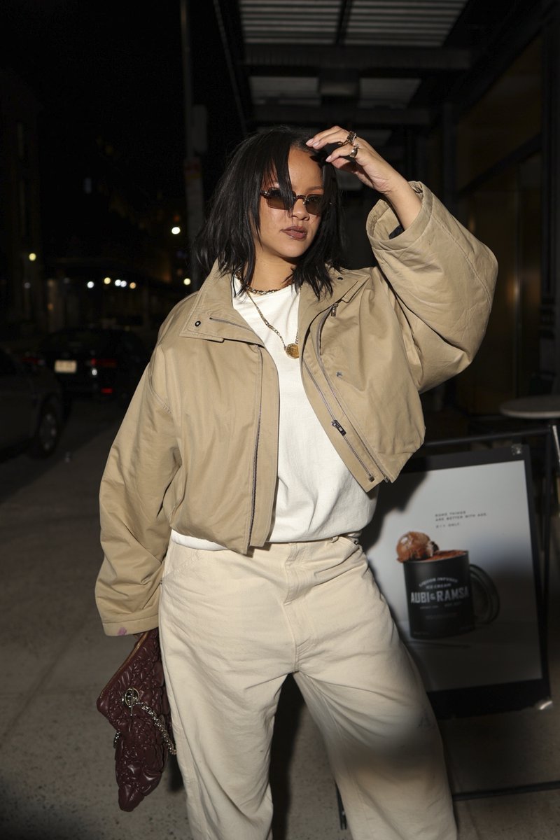 Rihanna Gallery tweet media