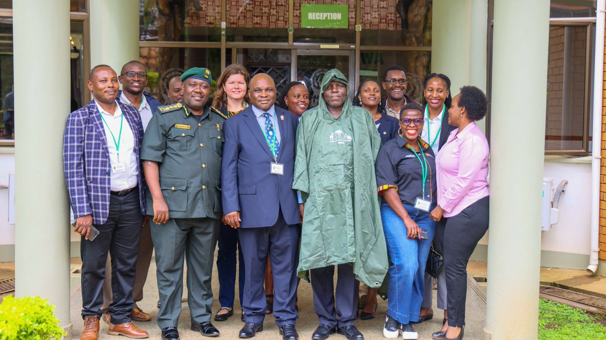 EstoaO's tweet photo. 116 rain ponchos officially handed over by ESTOA to @UWA to support Bwindi rangers during gorilla tracking and conservation work.
A strong example of partnership in supporting frontline conservation and sustainable tourism in Uganda.
#ESTOA #UWA #Bwindi #Conservation. https://t.co/byM1QPQFg7
