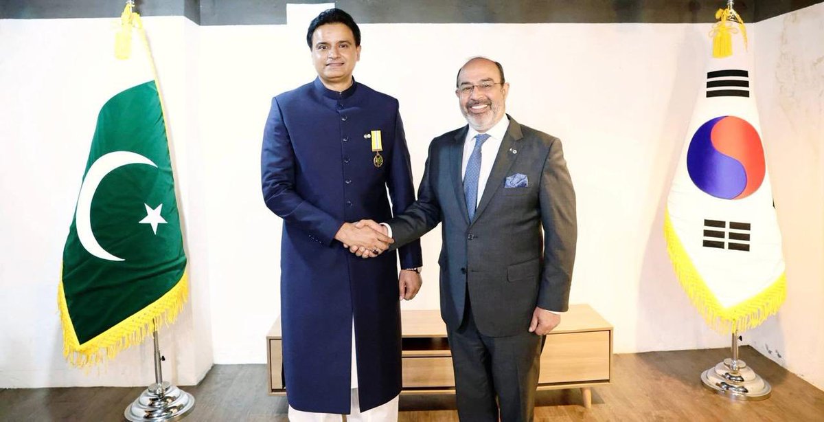 twa_mag's tweet photo. The Embassy of Pakistan in Seoul held an investiture ceremony for Mr. Mudassar Ali Cheema, awarding him the Tamgha-i-Imtiaz for services to Pakistan-Korea ties.

https://t.co/W3qes7Mun0

@ForeignOfficePk @PakinROKorea @abidsiddiquech https://t.co/uSgo37lFwj