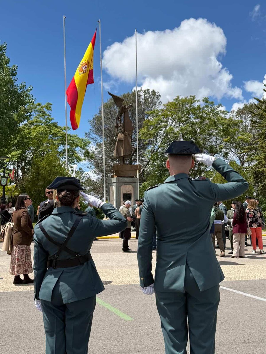 Más q Guardia Civil tweet media