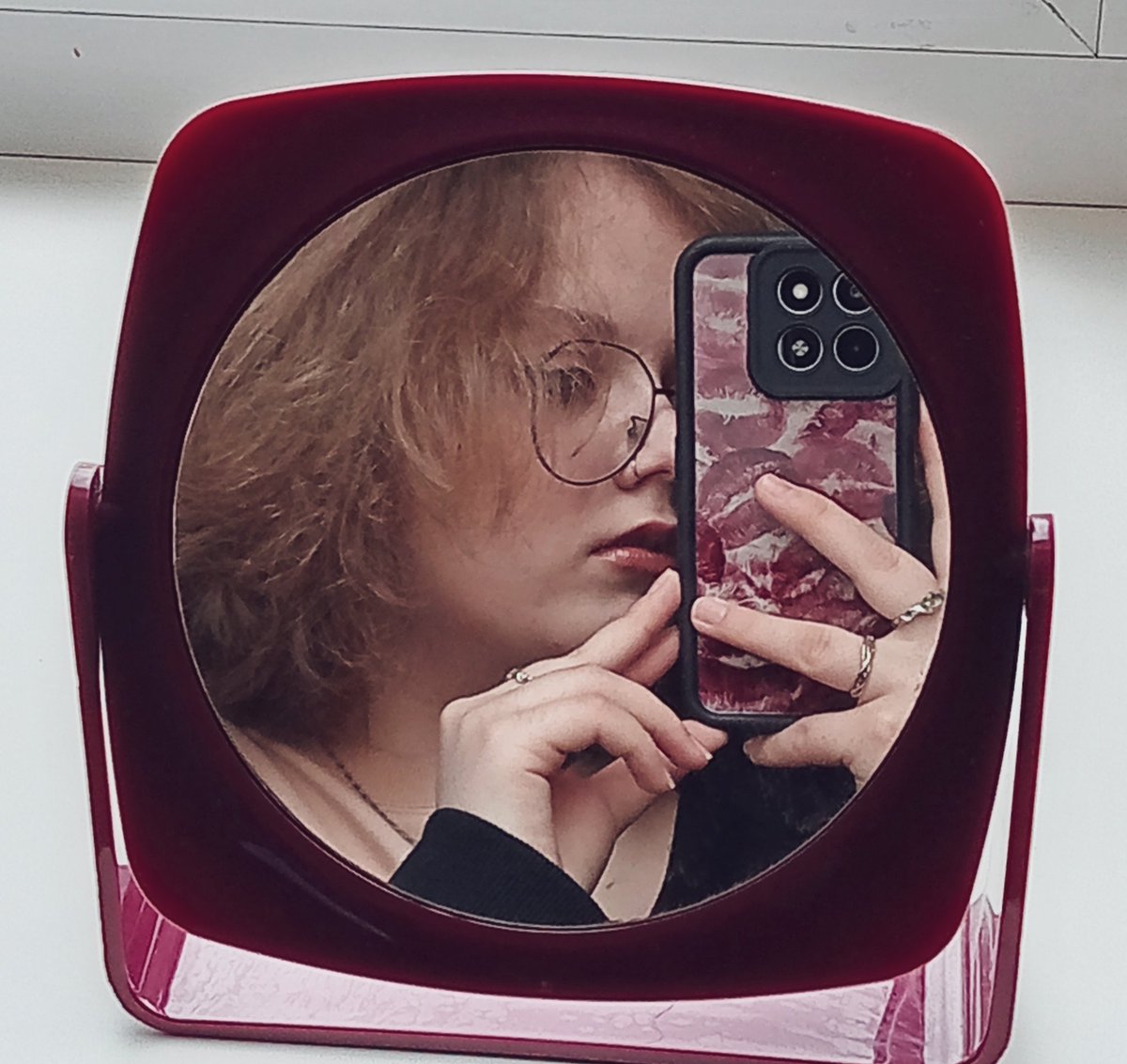 ♡ 𝚕𝚒𝚔𝚎 𝚊 𝚑𝚊𝚗𝚍 𝚐𝚛𝚎𝚗𝚊𝚍𝚎. tweet media