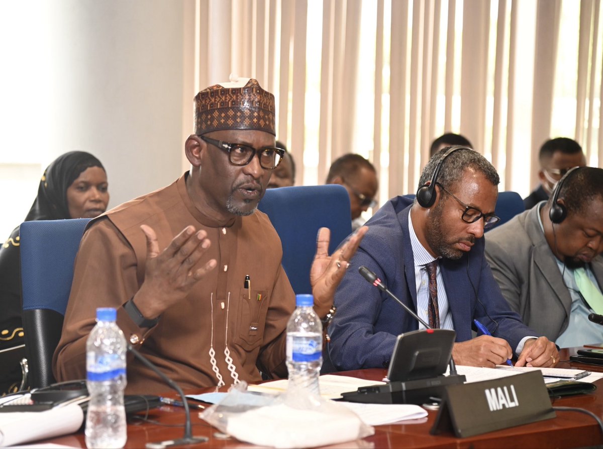 AUC_PAPS's tweet photo. Today, the #AU Peace & Security Council held an Informal Consultation w/ the Public of #Mali, in the presence of H. E. Abdoulaye DIOP, MoFA and Int’l Cooperation of the Republic of 🇲🇱 , and Amb. Mamadou Tangara, SRCC in #Mali & the #Sahel. 
Chaired by Amb. Nasir Aminu, Council expressed condolences to the victims of recent terrorist attacks and wished a swift recovery to those injured.
Council also remains concerned over the situation of internally displaced persons in #Mali, calling on the int’l community to sustain humanitarian assistance for vulnerable populations. 
Council urged the Malian authorities to continue prioritizing inclusive dialogue & the restoration of constitutional order while reaffirming its solidarity & support for the people of Mali 🇲🇱