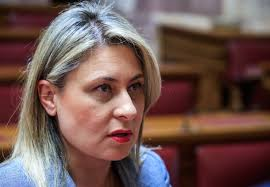 RXRqdEgogik2Z9P's tweet photo. Η Χριστίνα Αλεξοπούλου που είχε πει 'το τζάμπα πέθανε':

Έχει υπογράψει συμβάσεις 1,7 εκ. ευρώ με το Δημόσιο!!!

1 σύμβαση με το Πανεπιστήμιο Πατρών
1 με το Δήμο Λευκάδας
2 με το Δήμο Ναυπακτίας
3 με το Δήμο Κέρκυρας
4 με την Περιφέρεια Πελοποννήσου και
7 με τη Δήμο Αιγιαλείας https://t.co/bqyNX5I33I