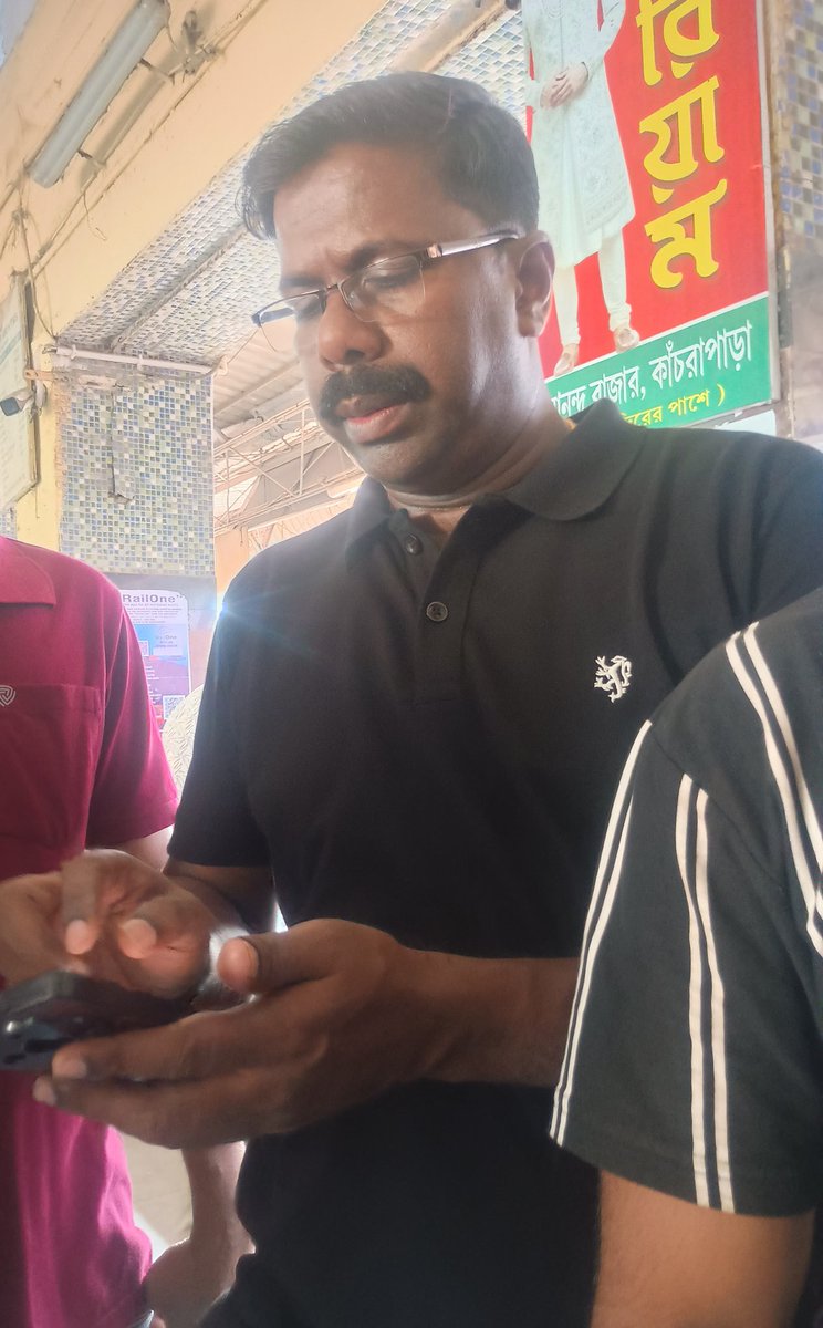 Imsarbari's tweet photo. @EasternRailway This person came in the morning and enrolled his named as RPF.location is kanchrapara station.This has been going for a long time.Why didn't the on duty RPF notice for so long?Why did the on duty RPF misbehaved with me last night for making a complain (ER-515)? https://t.co/KucUCAONoT
