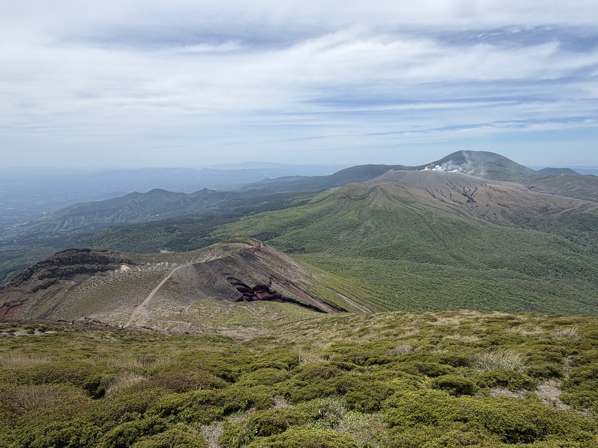 kaz012667's tweet photo. R8.5.9 高千穂峰(霧島山) https://t.co/tZxdOkFiHl