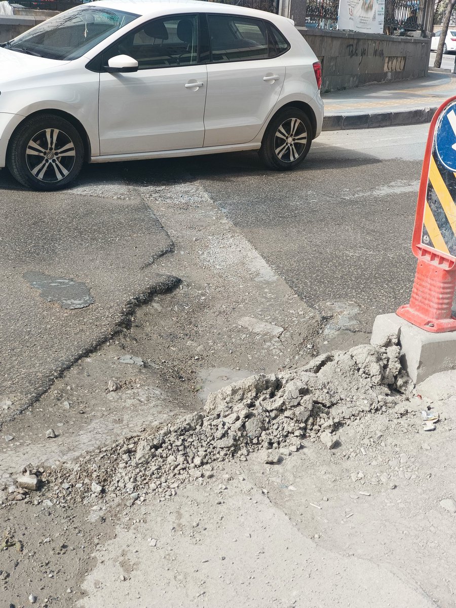 genkbal's tweet photo. Bir çalışma oldu.
Öylece bıraktılar.
Vaktiniz olursa buraya bir el atar mısınız?
Konum zaten belli

@vanbuyuksehirbb
@ipekyolubeltr https://t.co/yzVJHJRFF0