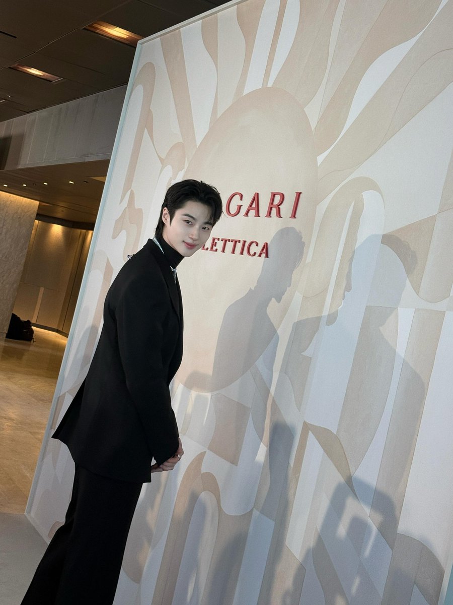 woonair's tweet photo. 260514 변우석 인스타그램 업로드 [3]

#ByeonWooSeok #변우석 #Bvlgari https://t.co/FxshcT5T9P