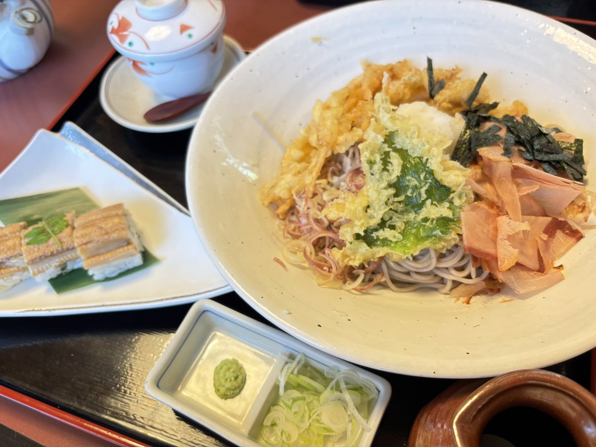 utaandon_5's tweet photo. 本日のランチ

歌行燈桑名駅前店で白海老おろし蕎麦
穴子寿司も付いて大満足 https://t.co/YWMw8Qs78f