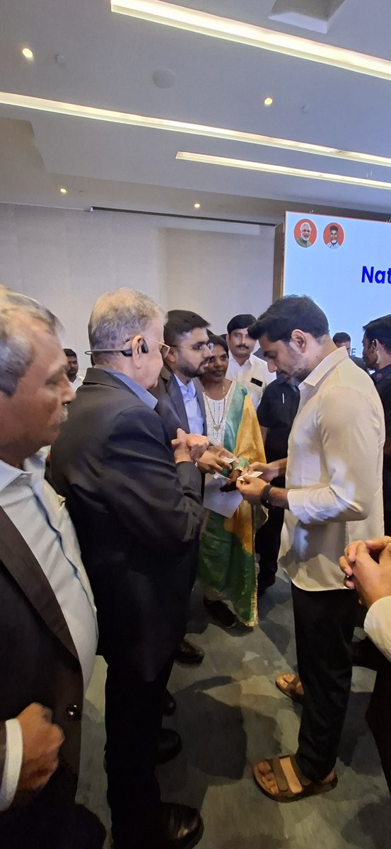 surajbmehta's tweet photo. Myself along with Nitin Gadhia had the opportunity to meet the young and dynamic Hon’ble Minister for Information Technology, Government of Andhra Pradesh, Nara Lokesh, at Vijayawada.
@HNGILofficial @naralokesh @SKondapalliOffl @SriKrishnaLavu https://t.co/VsrJkhMqWS