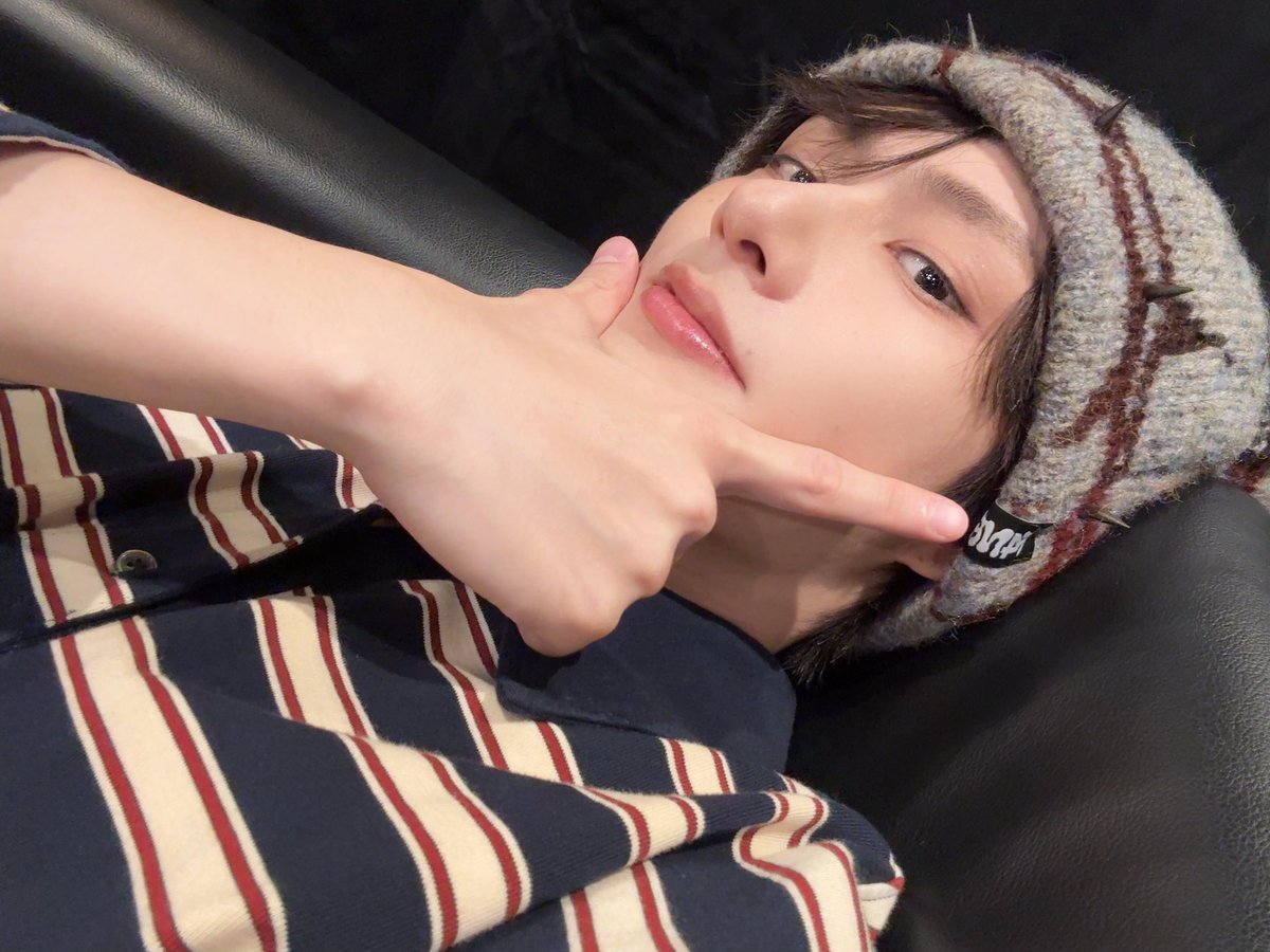 XHS] 260514 JUN (2) 🐱: 🐱🧢😆 #JUN #준
