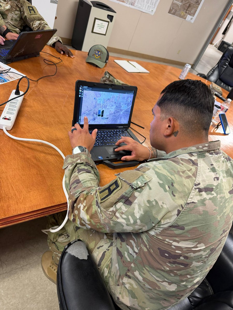 USArmyWHC's tweet photo. Stallions in the Sky! 🐎

3-362nd AR (TF Stallion) certified on the TSM-800 drone swarm system at McGregor Range. From ISR to simulated drops, #DaggerBrigade is sharpening its edge by controlling up to 150 aircraft from a single station. 🌐🦅

#FreedomsGuardian @FirstArmy @usarmy https://t.co/LAyVBFLKAz