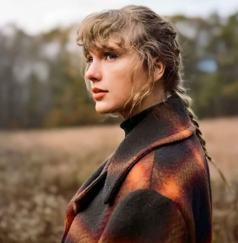 TaylorrEra's tweet photo. this person loves ‘EVERMORE’ by Taylor Swift! 🤎🥂 https://t.co/PVaNuBud0k