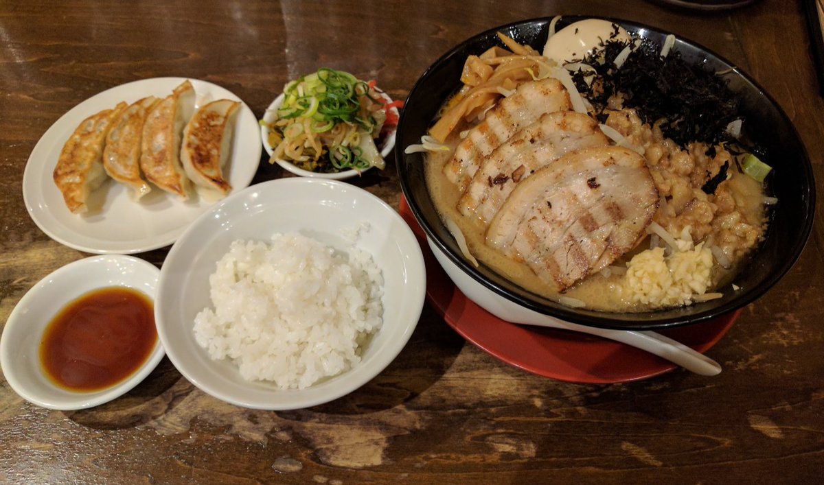 スグル tweet media