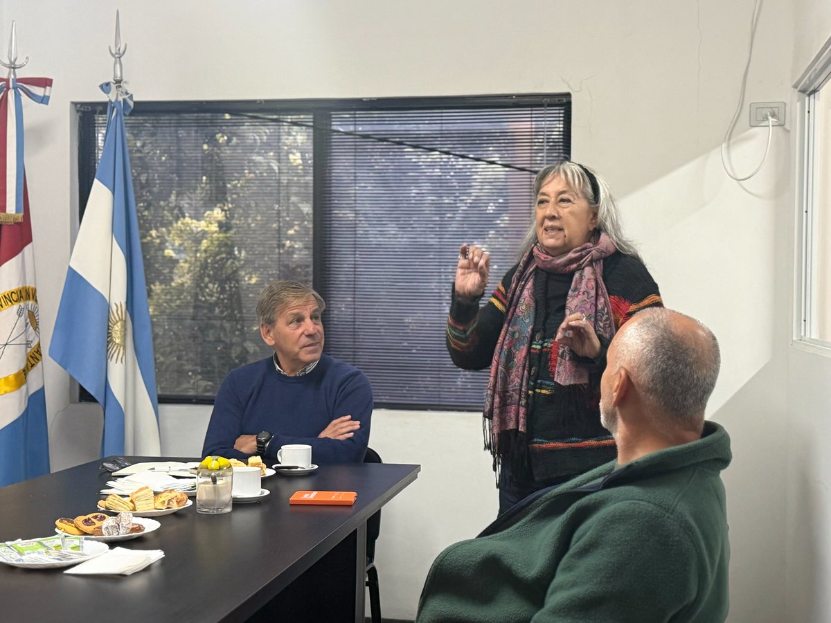 emiliojaton's tweet photo. Nos reunimos con integrantes de la querella de la APDH para charlar sobre el avance del juicio "Laguna Paiva II": donde se juzgan delitos cometidos contra niños en el terrorismo de Estado.

"Una condena abrirá un nuevo precedente a nivel nacional para investigaciones futuras". https://t.co/pwpw5uoBLz
