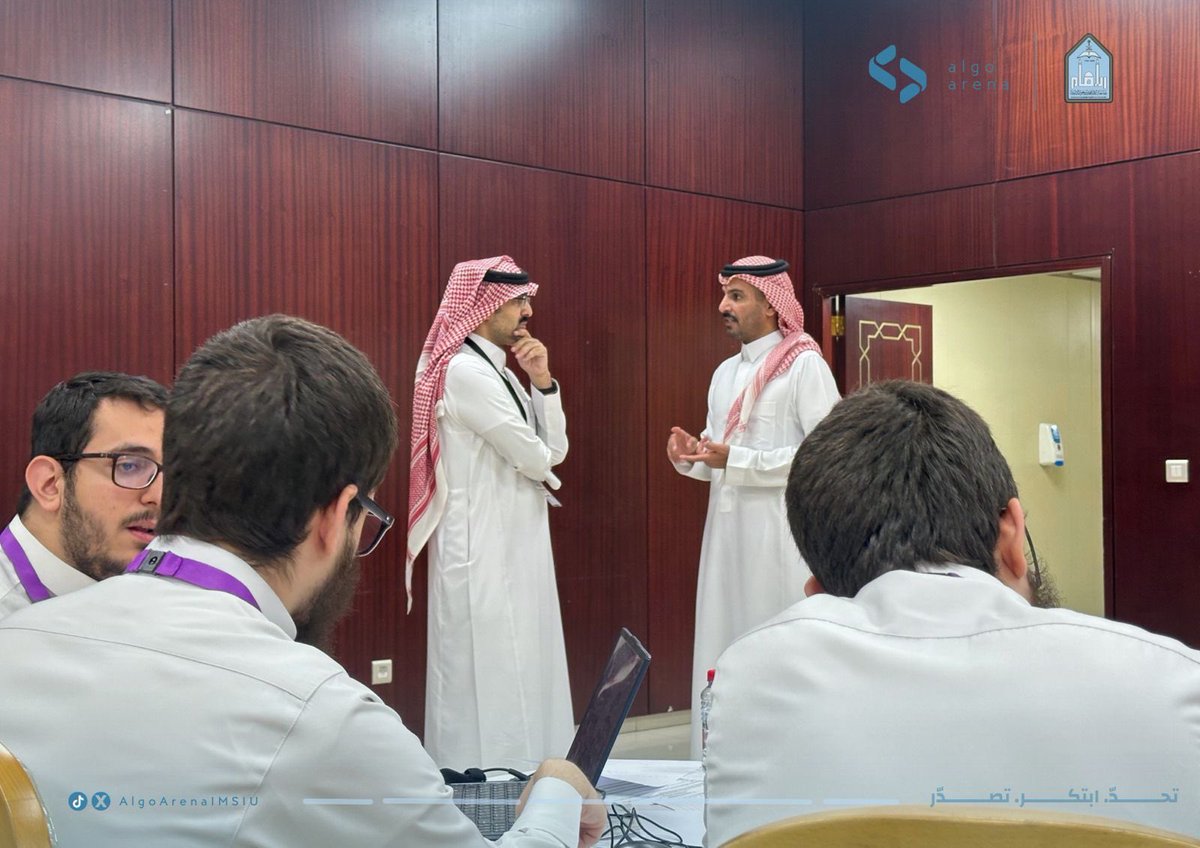 AlgoArenaIMSIU's tweet photo. مقتطفات من الأجواء التنافسية في الجولة النهائية لحسم لقب بطل دوري البرمجة AlgoArena 🏆
#جامعة_الإمام https://t.co/VvE3qZOFXP