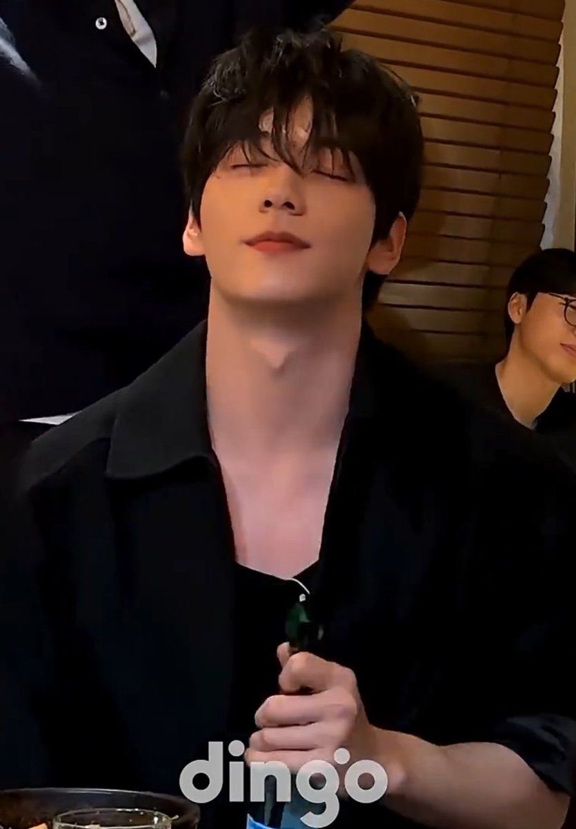 twelve05cm's tweet photo. genuinely who tf just casually looks like this https://t.co/TzatM1gbNF