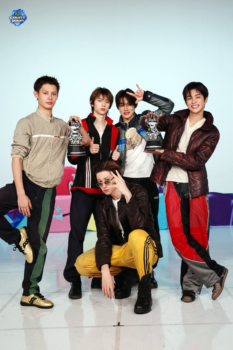 M COUNTDOWN tweet media