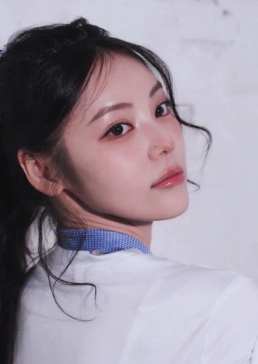 jinsoul pics tweet media