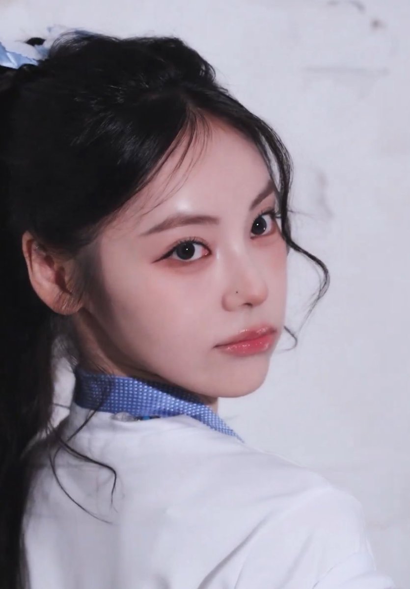 jinsoul pics tweet media