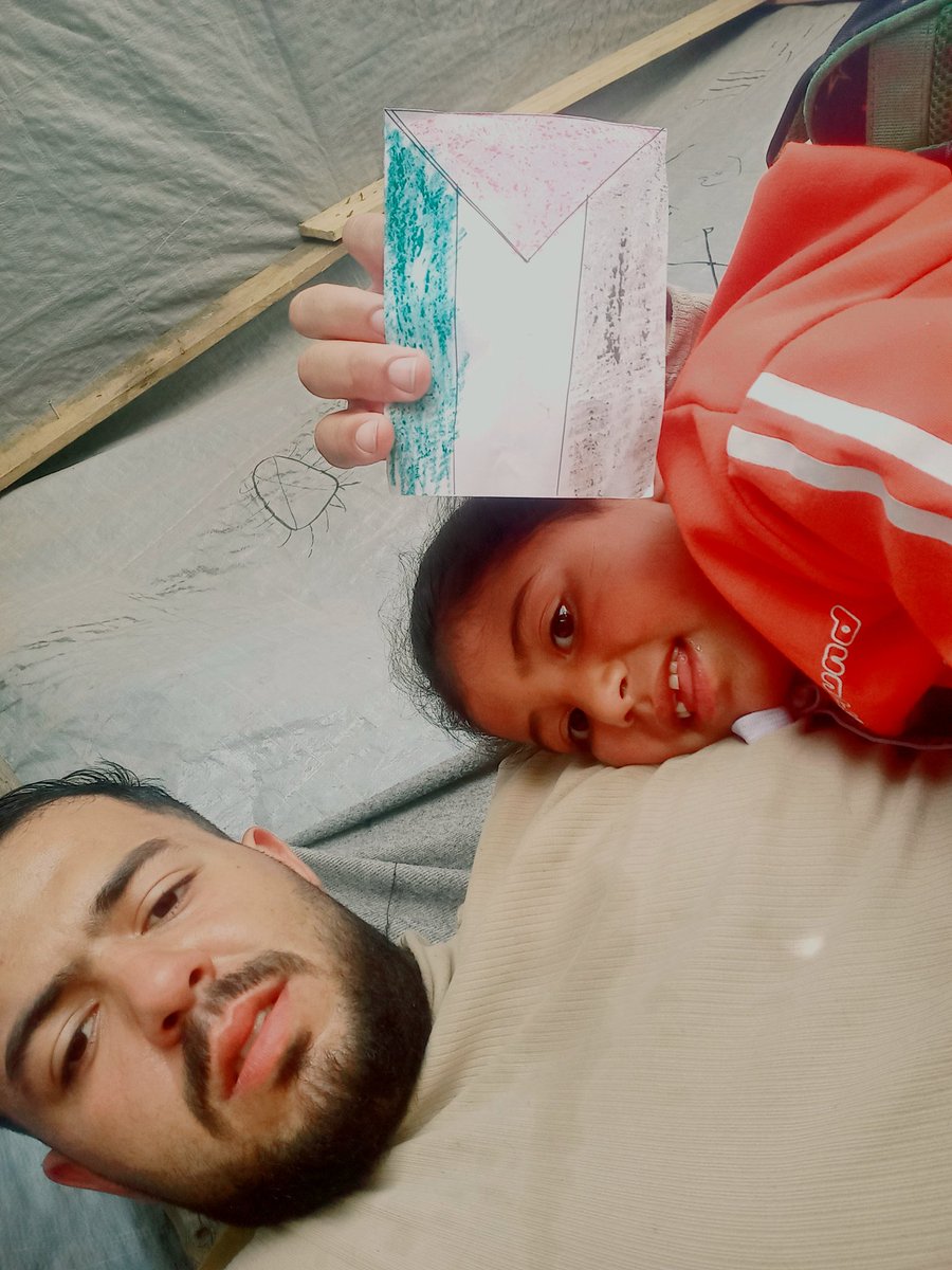 Ahmadamarm23's tweet photo. As you can see, my sister Sujood's children are telling us that we have no hope left in you. We are in Gaza, dying every day from heat, mosquitoes, bombing, death, and fear. 💔🥹🥹🇵🇸. 👇🙏🙏https://t.co/fgQvW8gb6w https://t.co/MGg9tYCFq2