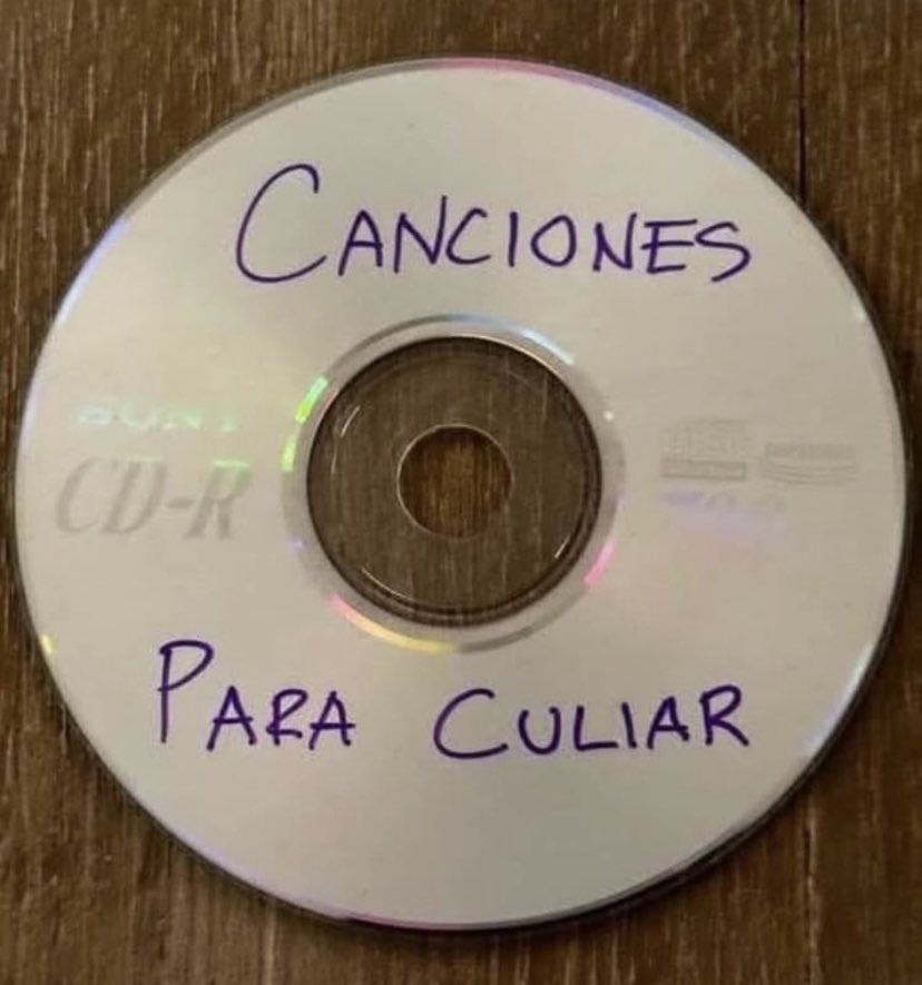 sweetjuli07's tweet photo. A ver, asi actualizo mi playlist https://t.co/b4ldbSbRgx