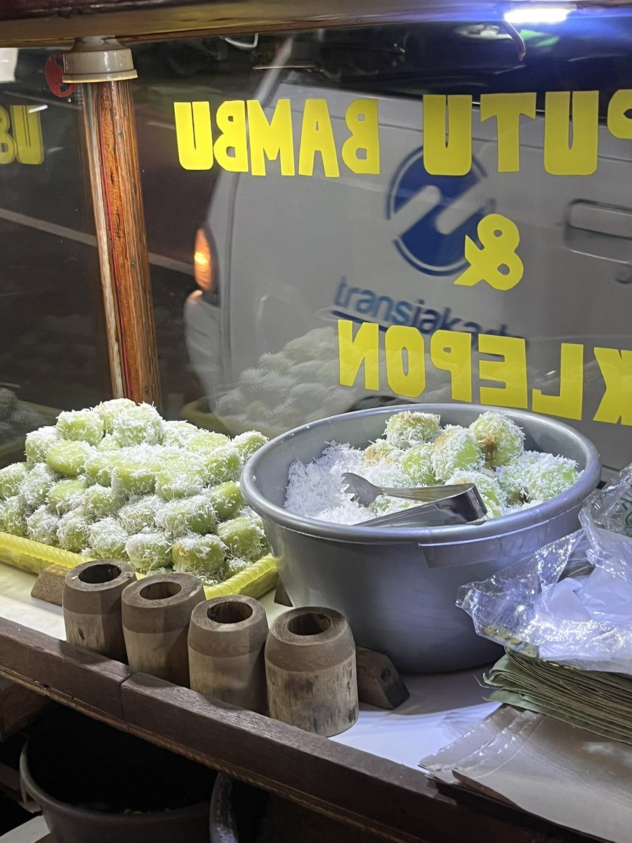 txtdrkuliner's tweet photo. Akhirnya sekarang ada yang jualan snack matcha pinggir jalan https://t.co/6d45AiEY4d