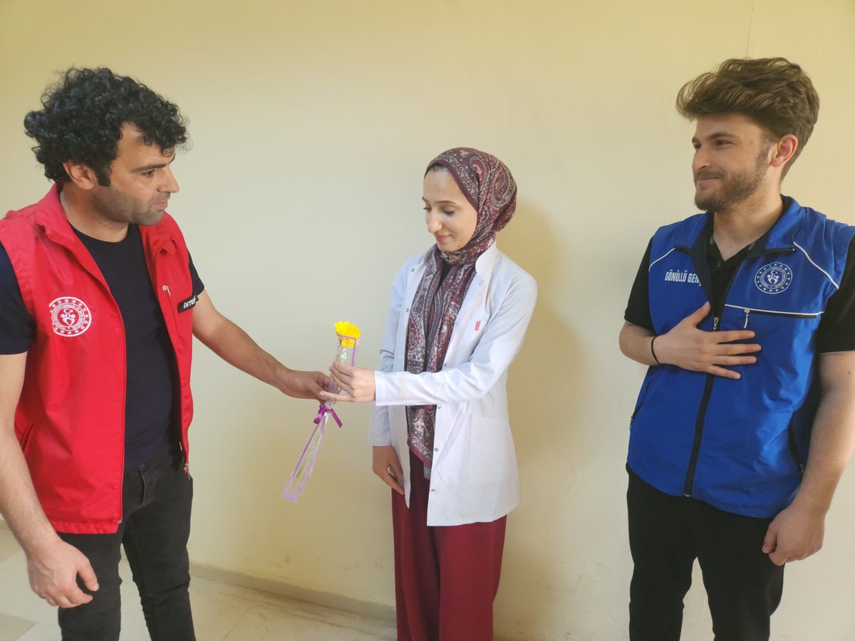 Siverek_GM's tweet photo. Tüm hemşirelerin Hemşireler Haftası'nı kutluyoruz.🏩👩‍🍳⚘️
@OA_BAK @gencliksporbak https://t.co/jdDky1xrIJ