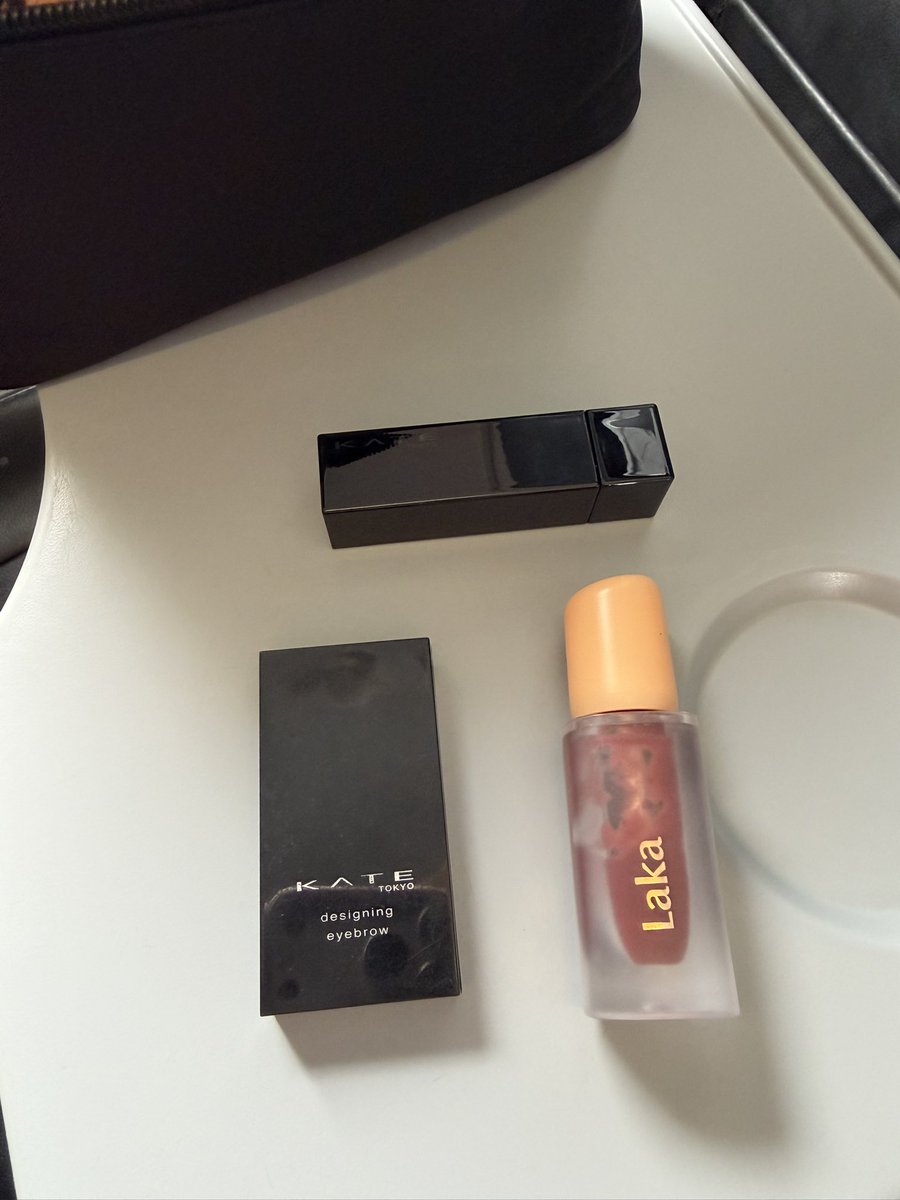 SsiradaT's tweet photo. No go items! เครื���องสำอาง 💄✈️💖✨
#ฉบับแอร์ #ลูกเรือ #ฉบับแอร์สาว https://t.co/06sbtn0Jyw