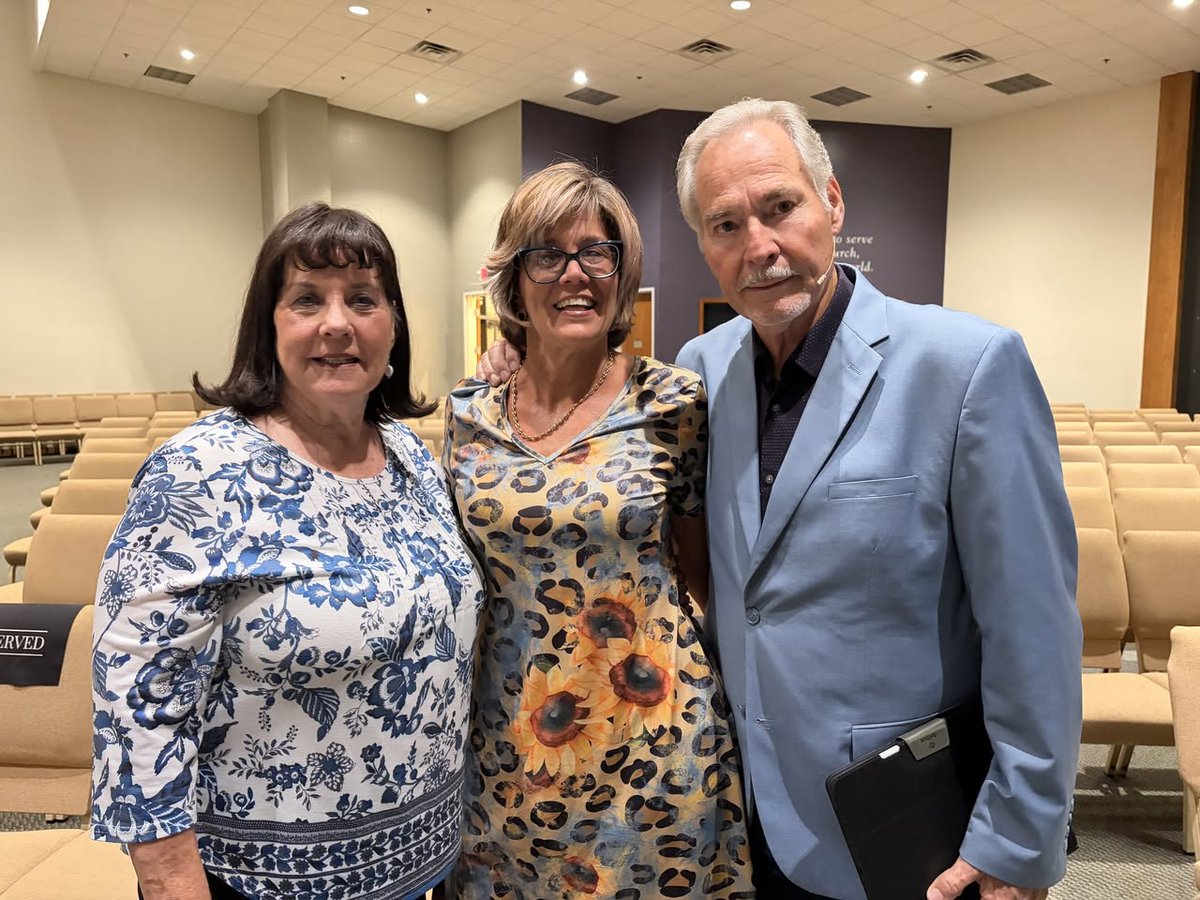 TexasStready's tweet photo. Awesome night at New Hope Ministries. Pastor Grant Thigpen introduced and celebrated the launch of Stay Lit, blessing my ministry, mission, and family. Can't beat that. #ARadicalDifference #StayLit #FaithBasedRecovery #ChristianBooks https://t.co/g3cmPwjXX9