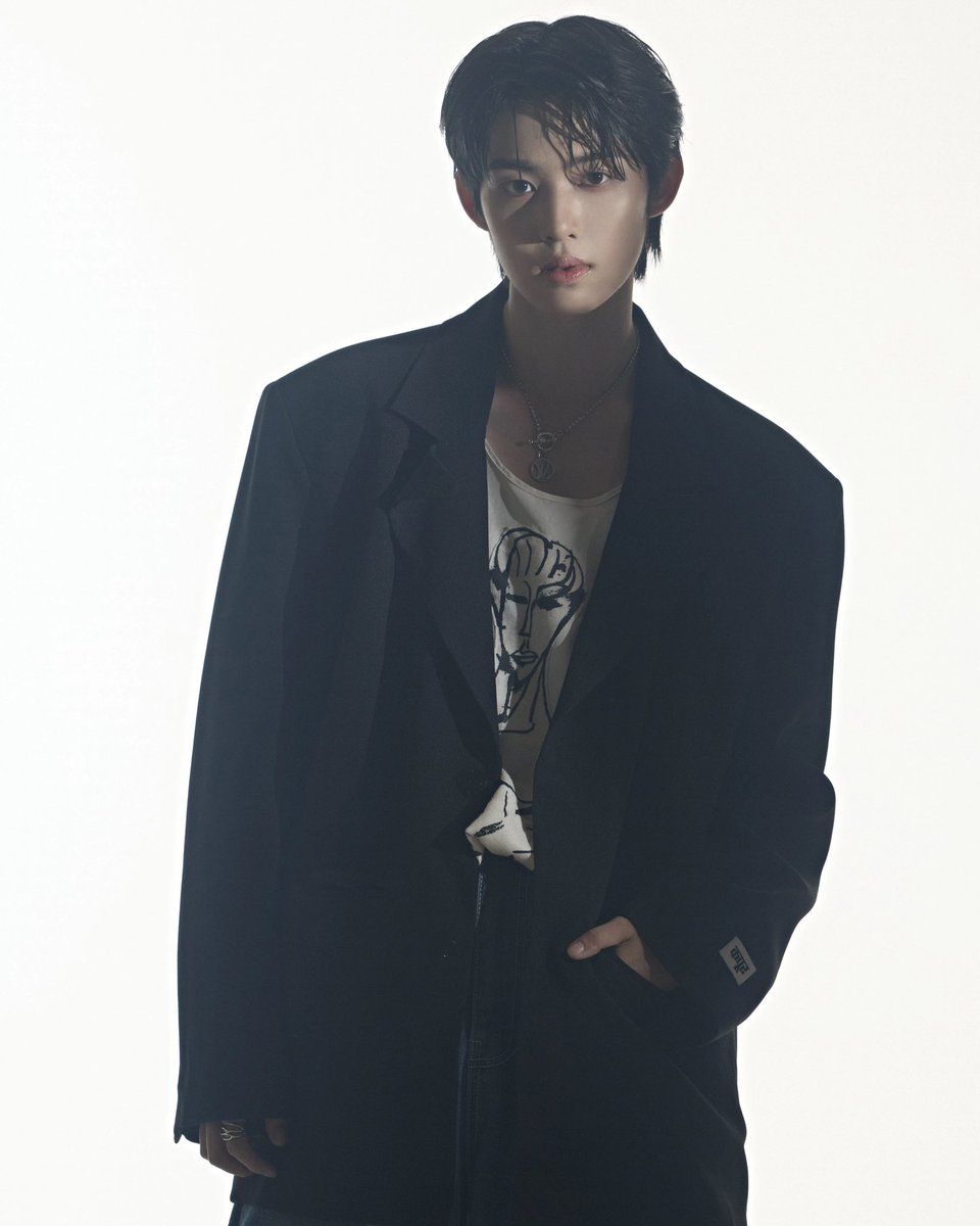 npomvtt's tweet photo. Tribunal decide a favor de Kang Minseo, Lee Hanbin, Hikaru, Hong Sungmin, Kim Gyurae, Kaedan (FANTASY BOYS) e Doha (BAE173) na disputa judicial contra a PocketDol Studio sobre a suspensão de seus contratos exclusivos. A contestação apresentada pela PocketDol Studio também foi rejeitada.

De acordo com o advogado Heo Seong-hoon, representante legal deles, o tribunal já havia decidido a favor dos artistas no mês passado em relação ao pedido de liminar contra a PocketDol Studio. Embora a empresa tenha apresentado recurso imediatamente, o tribunal acabou rejeitando-o também.

A equipe jurídica afirmou que o tribunal apontou repetidamente a falha da PocketDol Studio em cumprir adequadamente suas obrigações de prestação de contas financeiras e reconheceu que a empresa violou os termos do contrato.

Como resultado, eles agora estão livres de seus contratos com a PocketDol Studio e podem seguir atividades no entretenimento de forma independente.

O advogado acrescentou que essa decisão reforça a importância de as empresas de gestão cumprirem corretamente suas responsabilidades de prestação de contas dentro dos contratos exclusivos.