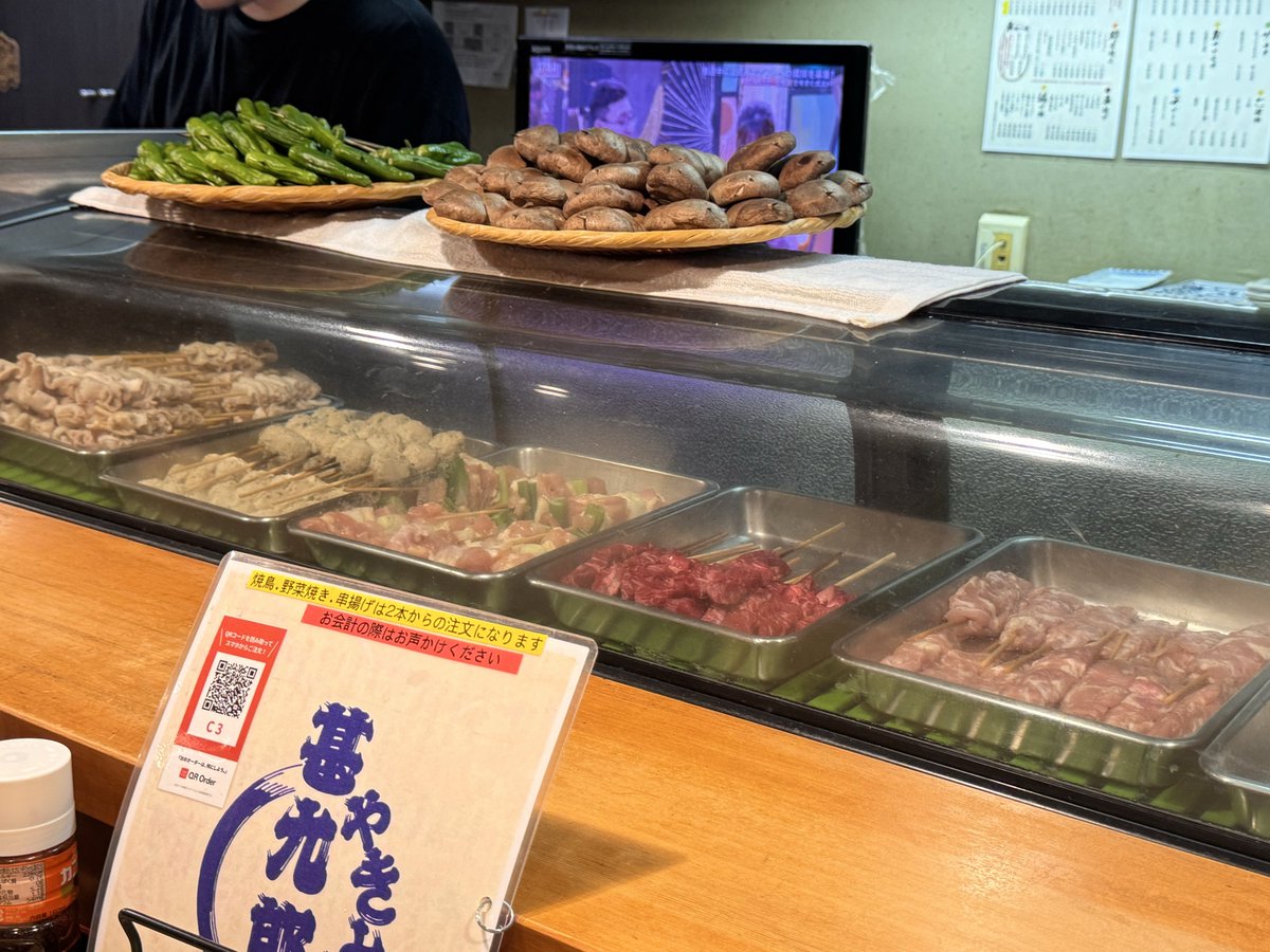 soto_ga_suki's tweet photo. 富山帰ってきて、気になってた甚九郎🔥
レバーの焼き鳥うまぁ🥰 https://t.co/8hahRD09aT