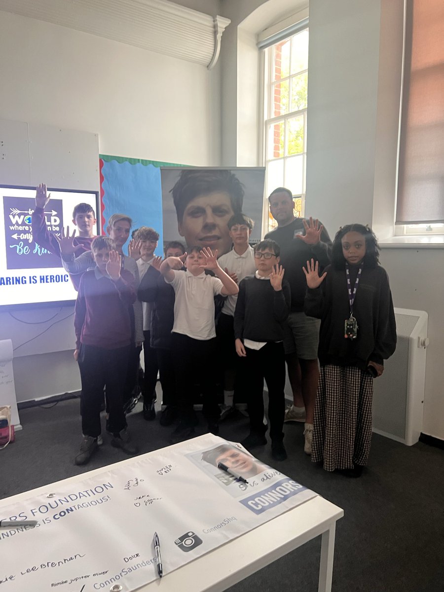 ConnorSaunders5's tweet photo. Year 7 ‘s and 8’s at Central Hub Brighton you were incredible. The staff go above and beyond to help these students. Telling Connor’s story was emotional and heartfelt. Thank you for listening. Xxxxx 5 is alive #stopnomoreonepunch
#OrgandonorsareHeros #Heartsafecommunity https://t.co/Ohse8prttl