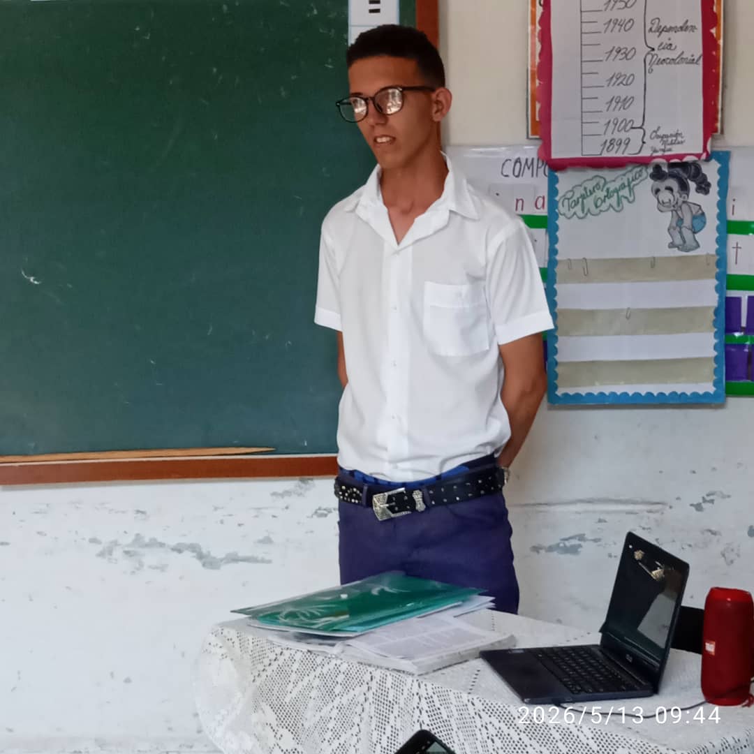 Socarras1Anabel's tweet photo. El camino ha sido largo y difícil. Pero sabemos que a las estrellas no se asciende por caminos llanos. ¡Qué satisfacción cuando desarrollan su ejercicio de culminación de estudios! ¡Muchas felicidades! #FormaciónPedagógica #PinardelRío @CubaMined @HerreraEve90279 https://t.co/A7a0fDkJ8A
