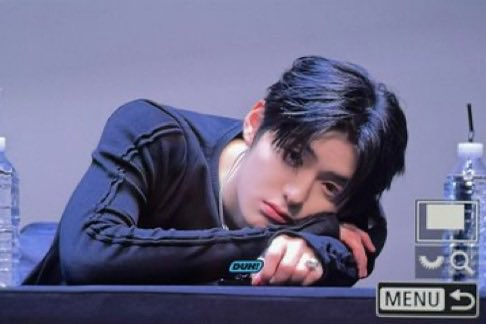 루 tweet media